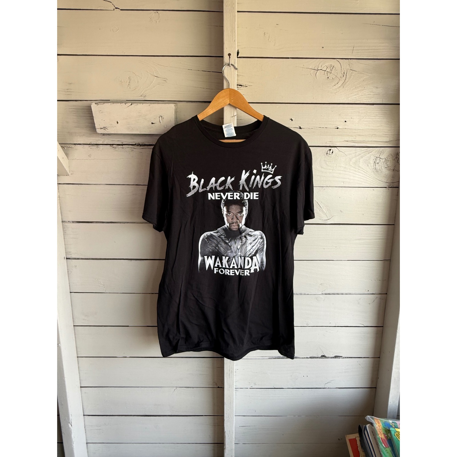 Chadwick Boseman Black Panther Tribute T-Shirt Wakanda Forever Black Mens Large